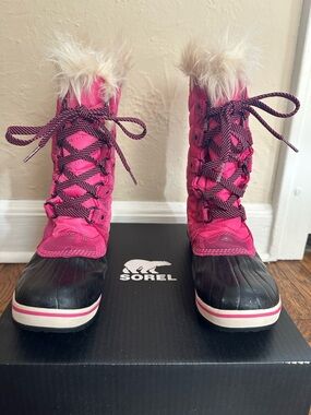 Sorel Pink and Black Faux-Fur Lace-Up Winter Boots